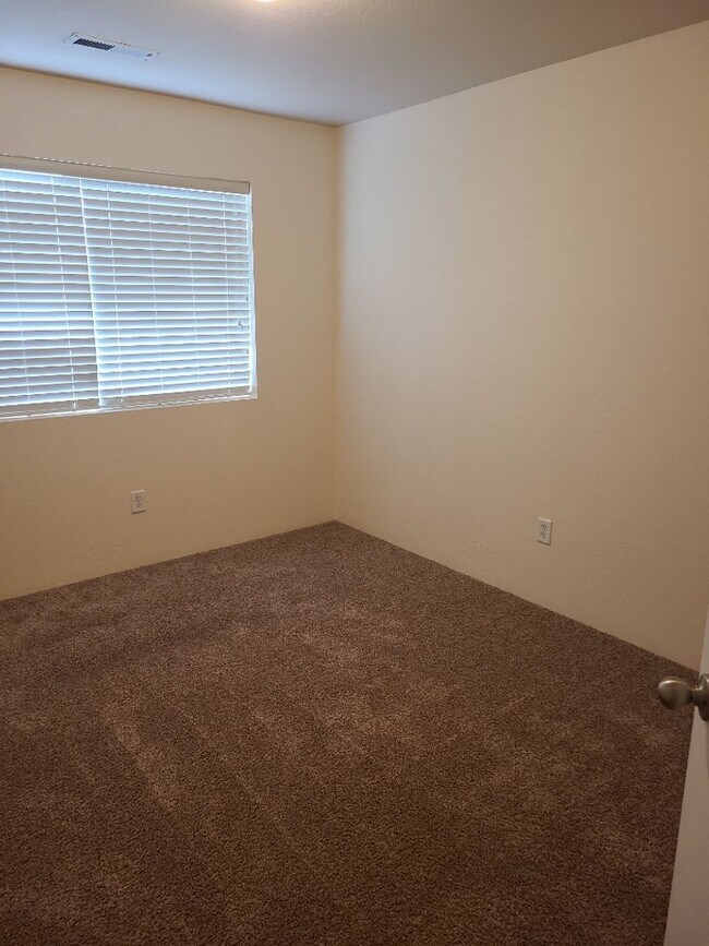 Building Photo - WC7673-7677