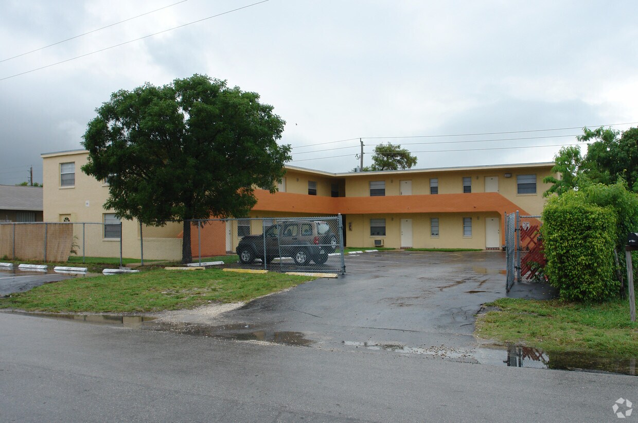 Foto principal - 721 NW 3rd Ave