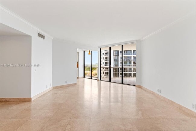 Foto del edificio - 3610 Yacht Club Dr