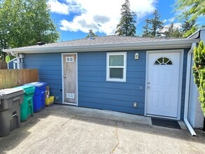 Building Photo - 3241 NE 111th Dr