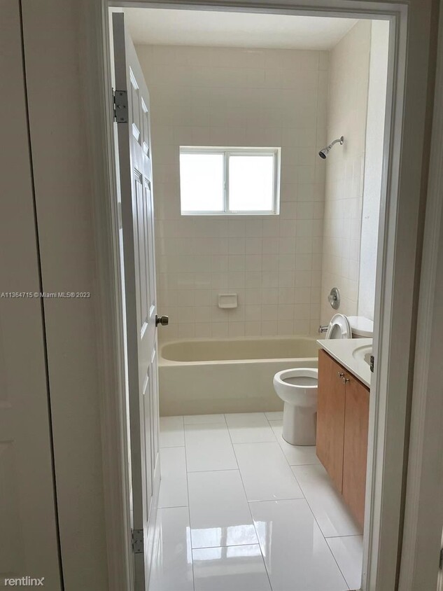 Building Photo - 3 br, 2 bath House - 719 SE 12th Ter