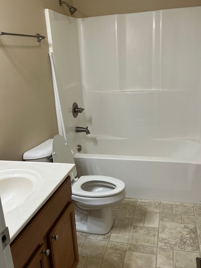 Foto del edificio - 1434 Benjamin Blvd