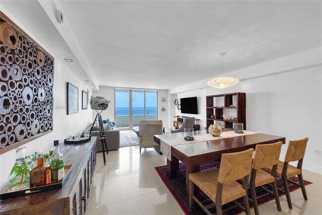 Foto del edificio - 5555 Collins Ave