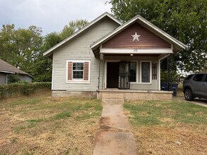 Building Photo - 406 S Aydelotte Ave