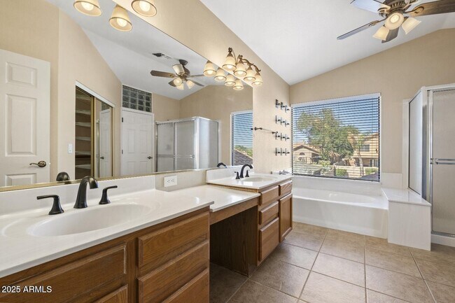 Foto del edificio - 5960 E Phelps Rd