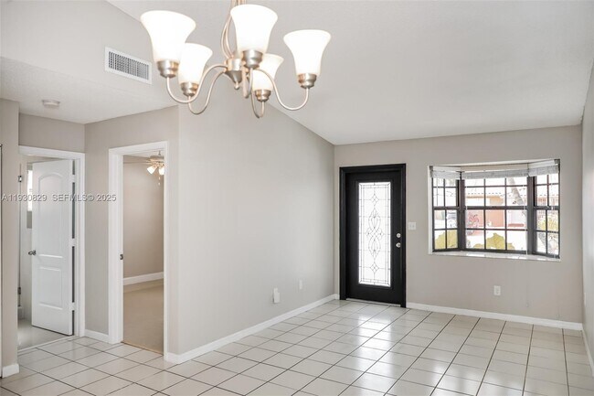 Foto del edificio - 8806 NW 114th Terrace