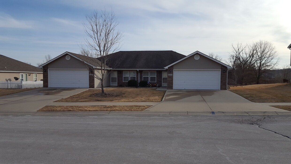 Primary Photo - 3 bedroom 2 bath one level in Grain Valley