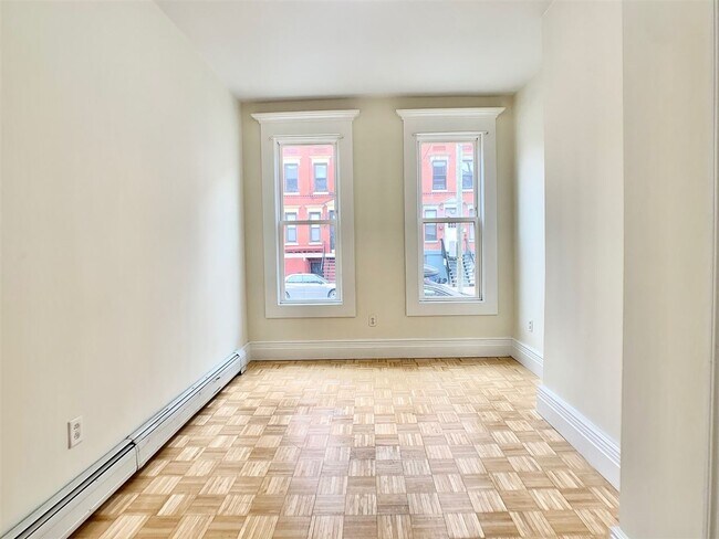 Building Photo - 305 Madison St
