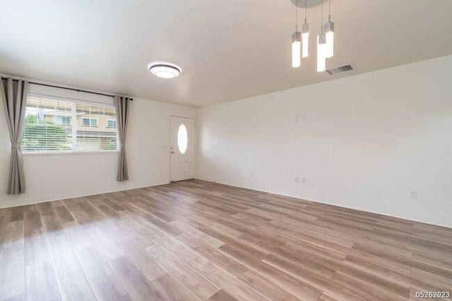 Building Photo - 4 Bed 2.5 Bath in Hoonani