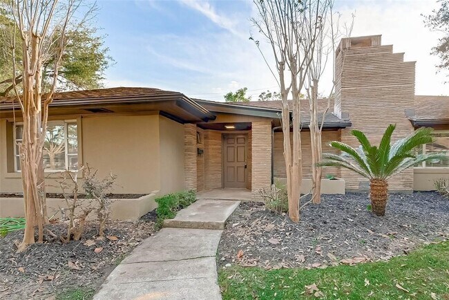 Building Photo - 2511 Maroneal St