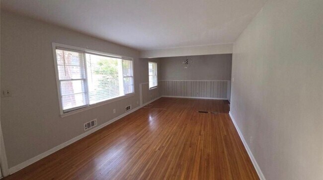 Foto del edificio - 136 Hillsdale Dr SE