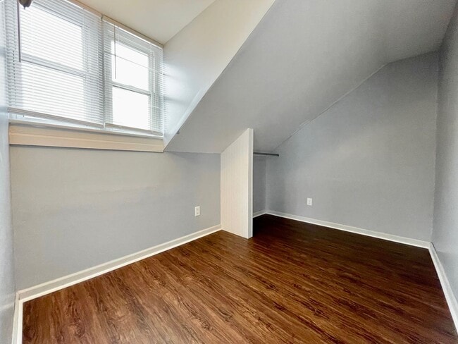 Foto del edificio - One Bedroom Duplex in Muskegon - All Utilities Included!