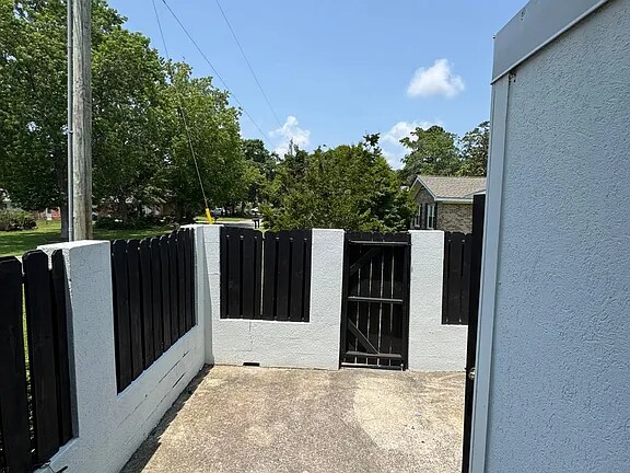 Foto del edificio - 4807 Little River Rd