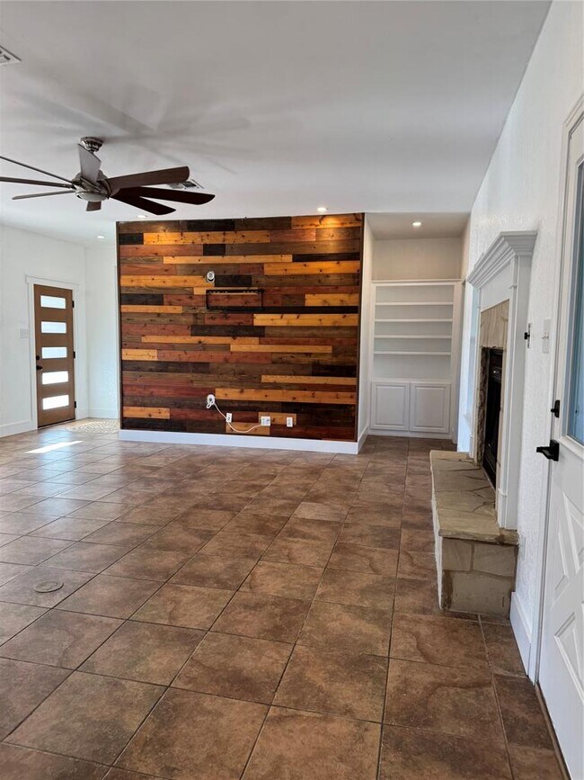 Foto del edificio - 12700 Winding Creek Rd