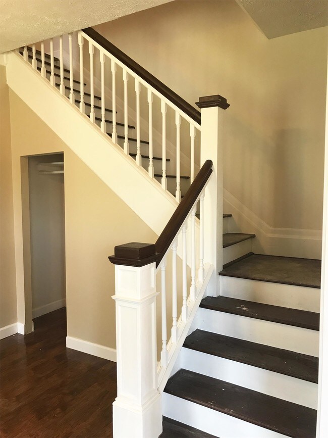 423 Washington Ave, Clarksburg, WV 26301 Townhome Rentals in