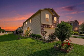 Building Photo - 5103 Dauntless Dr