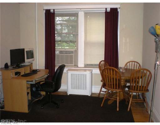 Building Photo - 940 Gates Ave