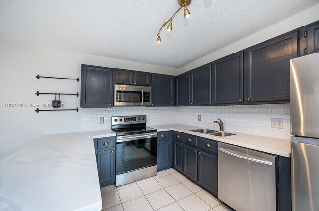 Foto del edificio - 2536 Camelot Ct