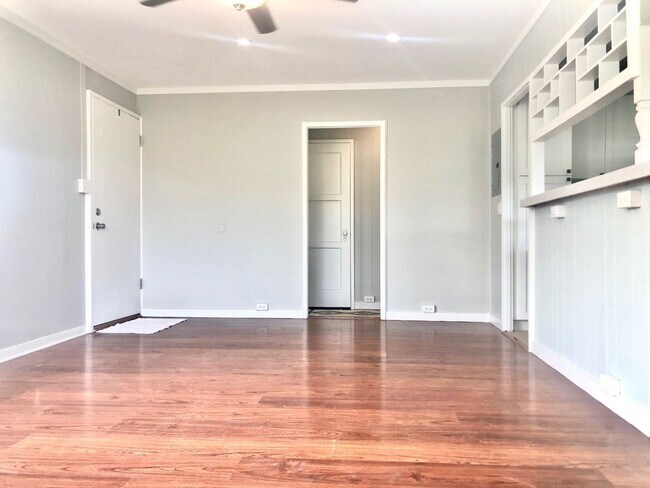 Foto del edificio - 240 Maluniu Ave