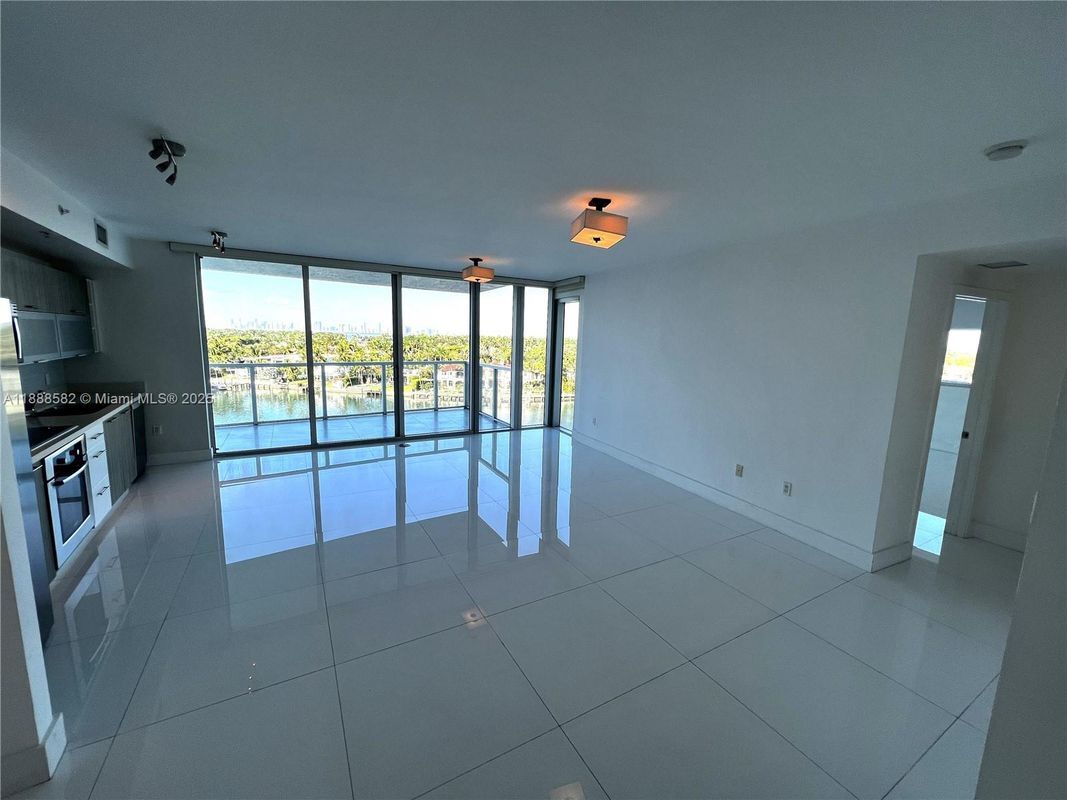 Foto del edificio - 6700 Indian Creek Dr