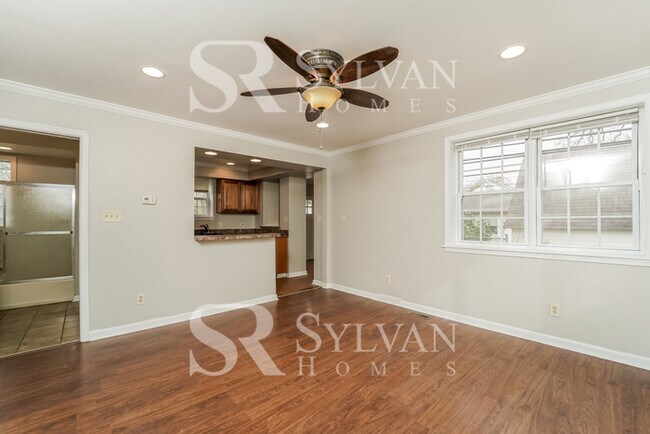 Building Photo - The living is easy in this 2 bedroom, 2 ba...