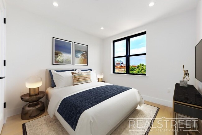 Foto del edificio - Brand New Stuning 1 BED in Crown Heights!