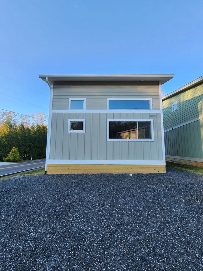 Building Photo - New Construction Rental-East Asheville