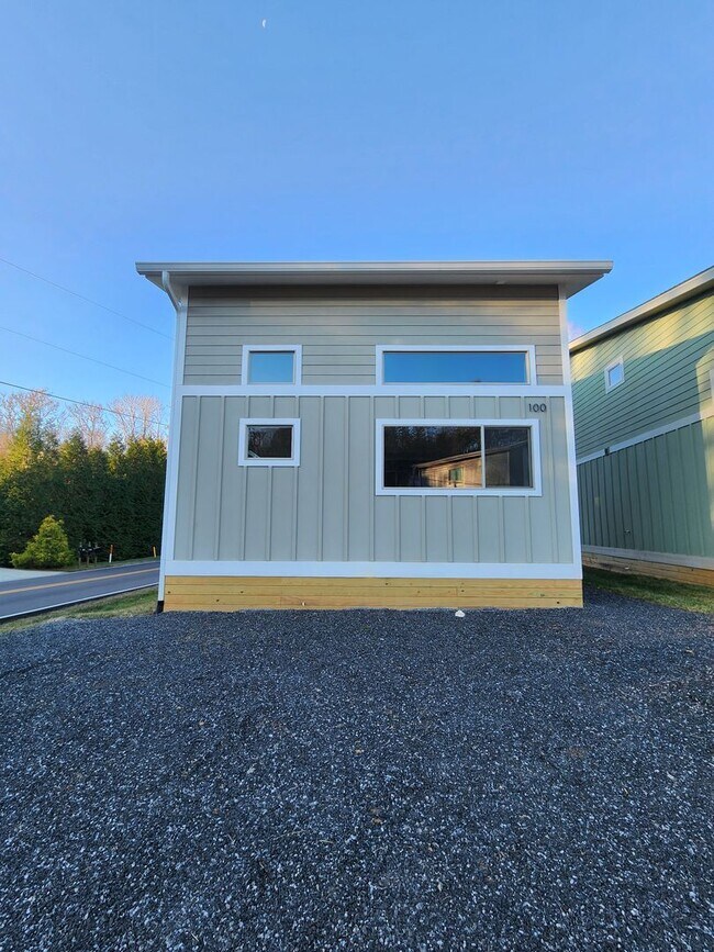 Foto del edificio - New Construction Rental-East Asheville