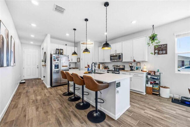 Building Photo - 702 Benz St