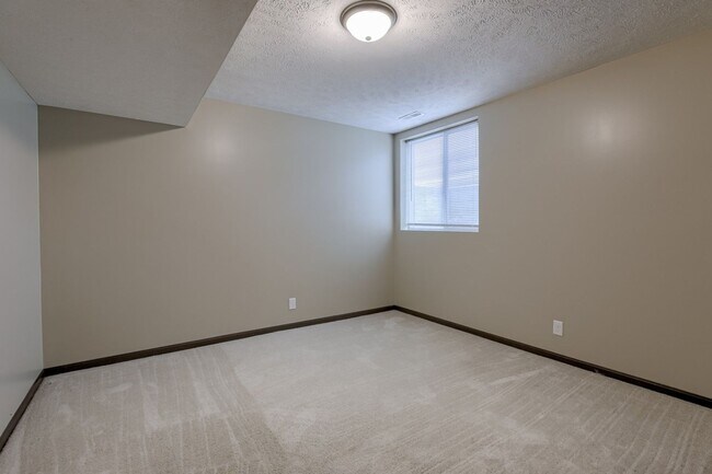 Foto del edificio - 2630-34 W Timberlake Dr