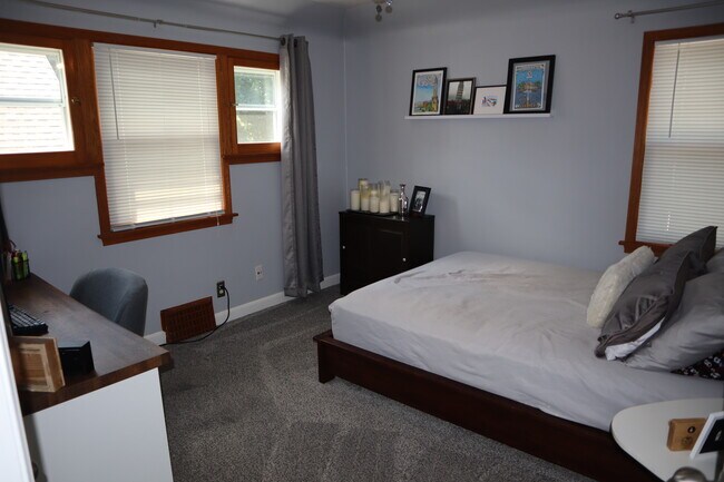 Bedroom 2 - 1528 E Saveland Ave