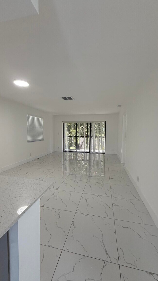 Foto del edificio - 4805 Arjaro Dr