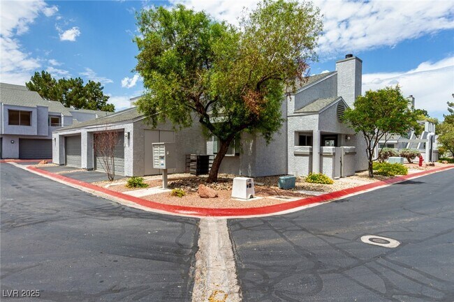 Foto del edificio - 5644 Vineyard Ln