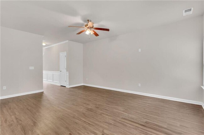 Foto del edificio - 4488 Ravenwood Dr