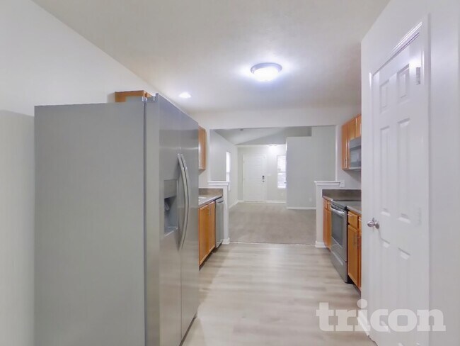 Foto del edificio - 2437 Middle View Dr