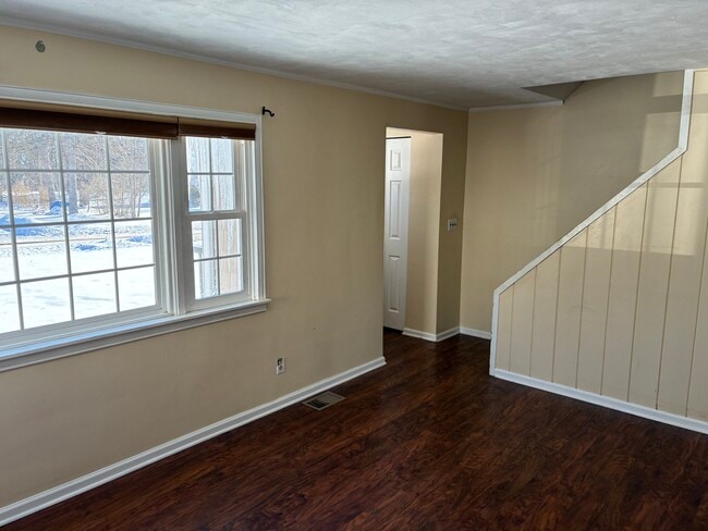 Building Photo - 19 College Dr