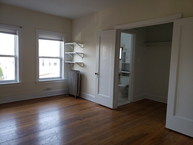 Foto del edificio - 2712 N Milwaukee Ave