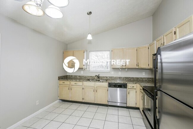 Foto del edificio - 3 Bedroom Pet-Friendly Home in Brownsburg, IN with Main Street Renewal