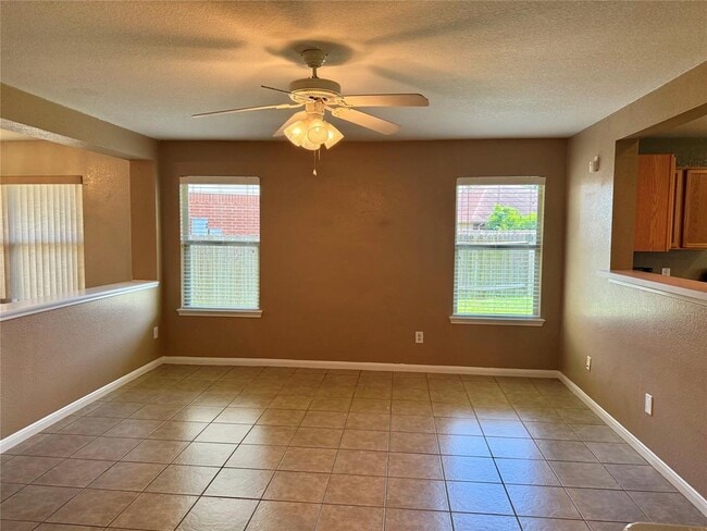 Building Photo - 21135 Birchbank Ln