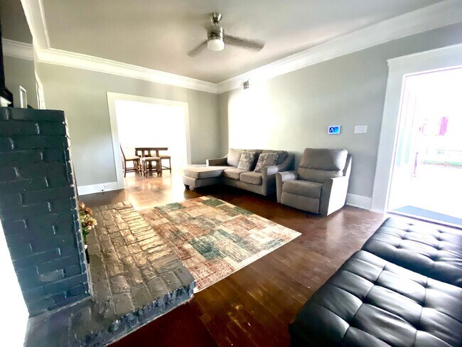 Foto del edificio - 1439 E Highland Blvd