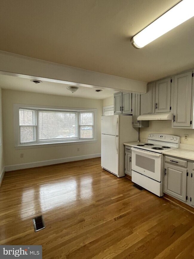 Building Photo - 107 Ashby St
