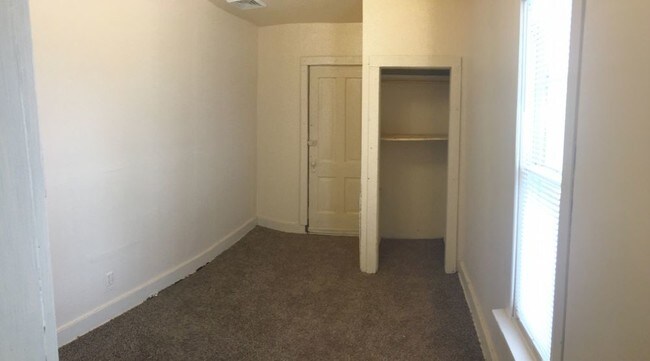 Foto del edificio - 2037 N. 24th Place - 4 Bedroom House