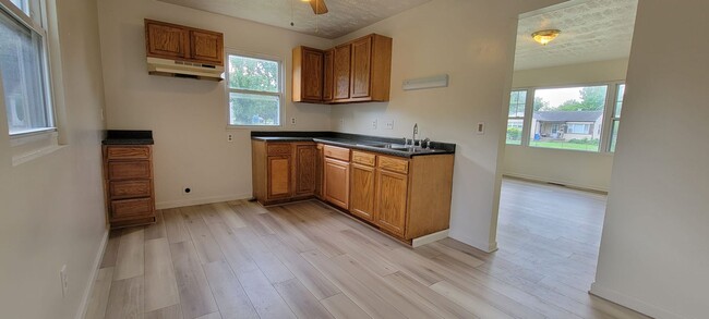 Building Photo - Updated 3 bedroom home with extra space in...