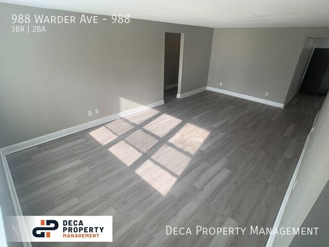 Building Photo - 3 Bedroom Apartment