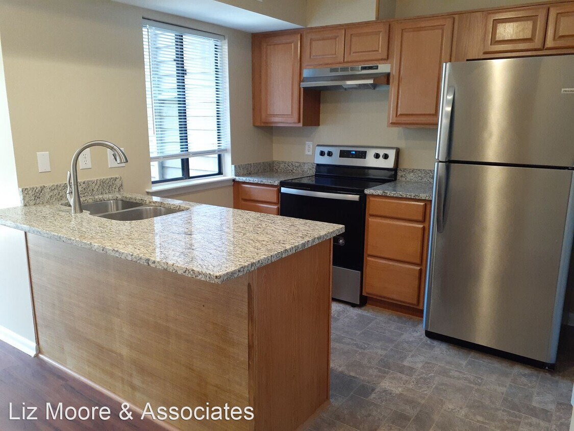Primary Photo - 2 br, 2.5 bath House - 1104 North Green Drive