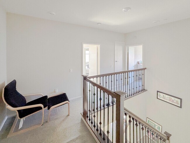 Building Photo - EXQUISITE 2 BEDROOM TOWNHOME IN THE HEART ...