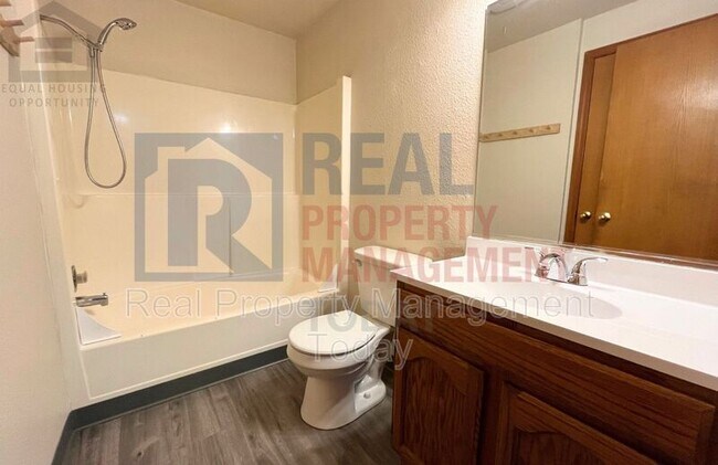 Foto del edificio - 630-632-632 S State St