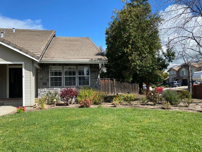 Foto del edificio - Sharp Livermore corner lot home! Nearly 28...