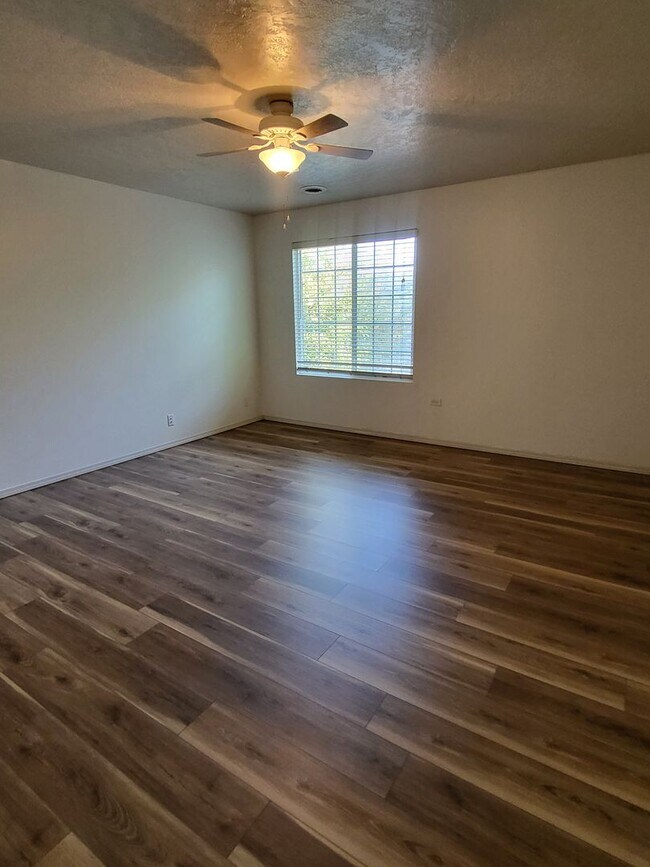 Foto del edificio - 3097 E Shaver Ct