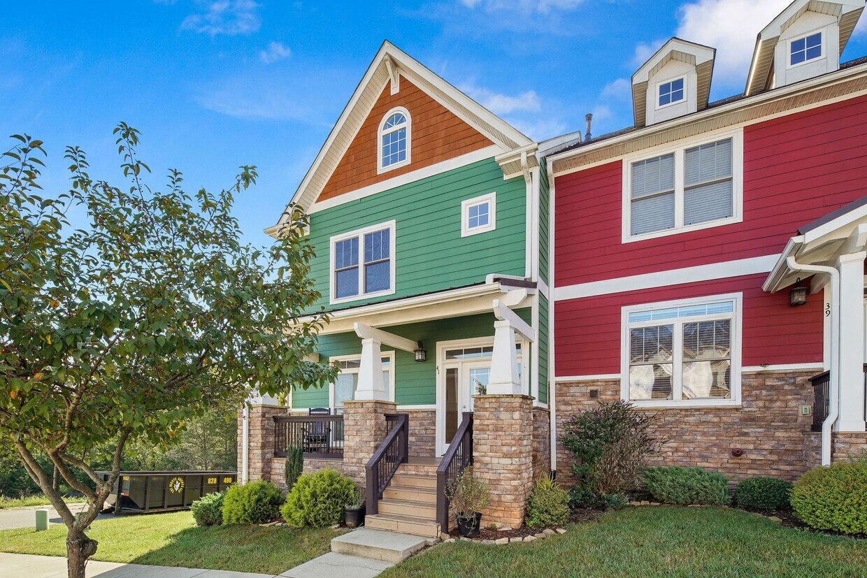 Primary Photo - Lovely North Asheville Townhome